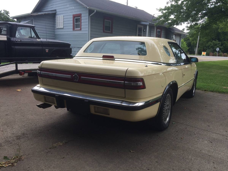 Illustration for article titled At $10,000, Could This Rare 1989 Chrysler TC by Maserati Find Its Niche?